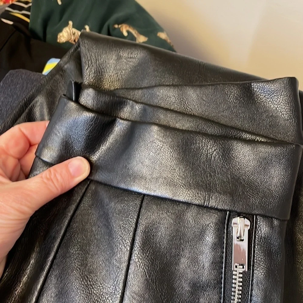 Nwt Vixen by Micheline Pitt Bad Girl Vegan Leather Cigarette Pants - Picture 13 of 15